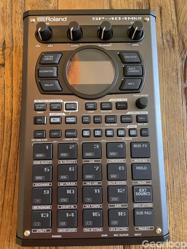 Roland SP-404MK2 i mycket fint skick med myVolts Ripcord USB