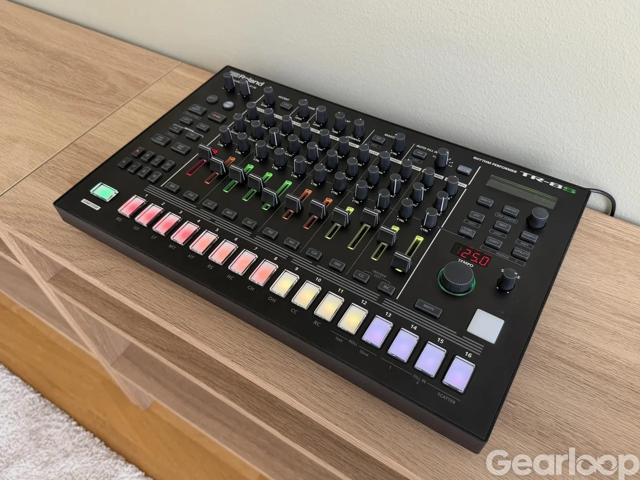 Roland TR-8S trummaskin - i absolut nyskick - bild 2