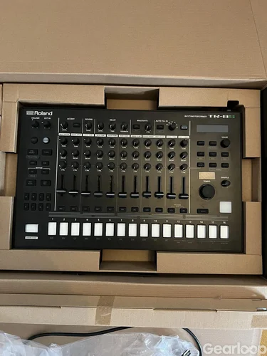 Roland TR8-S