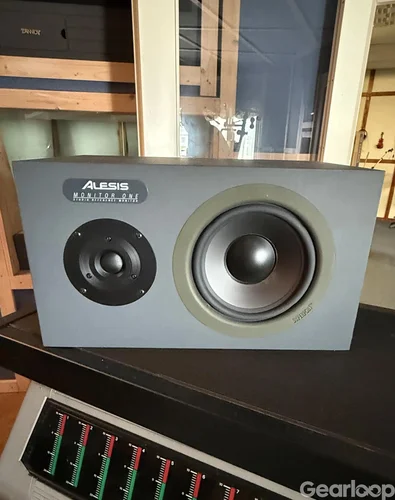 Alesis Monitor One