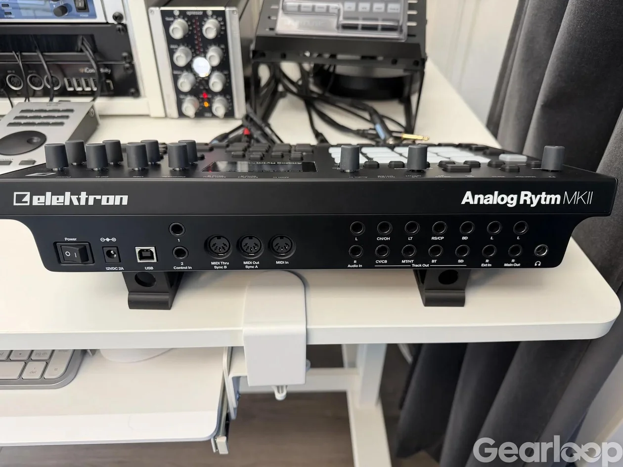 Elektron Analog Rytm MKII Black + Decksaver, kablar och stand - bild 3