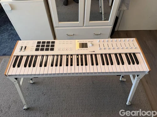 Arturia KeyLab 61 mk3 White + K&M 18953 White stativ