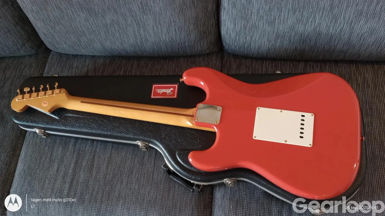 FENDER HANK MARVIN EDITION STRATOCASTER JAPAN-96 - bild 2