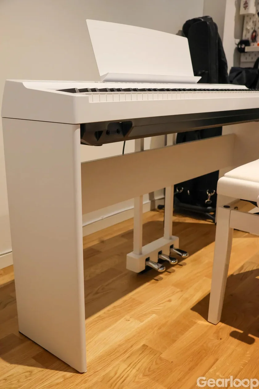 Yamaha P-125WH i vitt med L-125WH, LP-1, sustainpedal och pall - bild 2