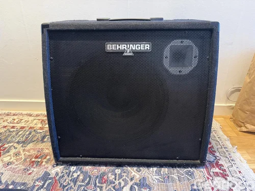 300W Keyboard amp - Behringer K3000FX