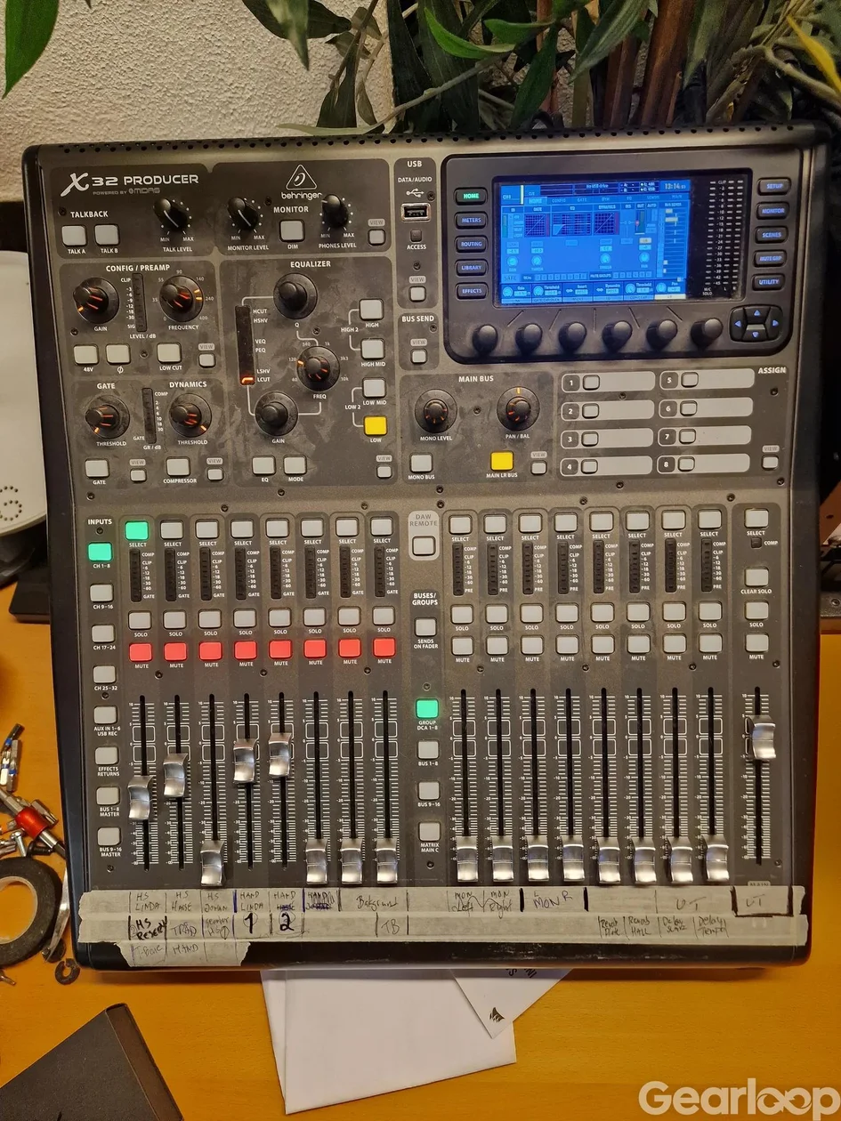 Behringer X32 Producer, med både softcase, och rackvinklar - bild 1