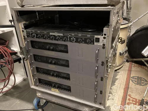 Fynd!? 4 st Power-amp + Crossover + Rack