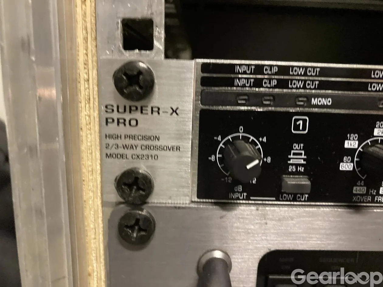 Fynd!? 4 st Power-amp + Crossover + Rack - bild 3