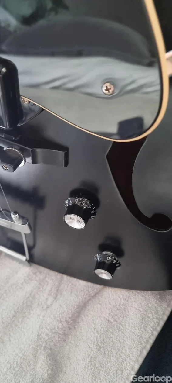 Godin 5th Avenue Kingpin II CW (svart) - bild 3