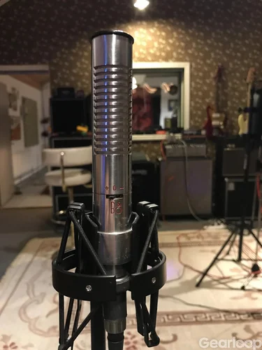 Två st Bang & Olufsen Bm6
