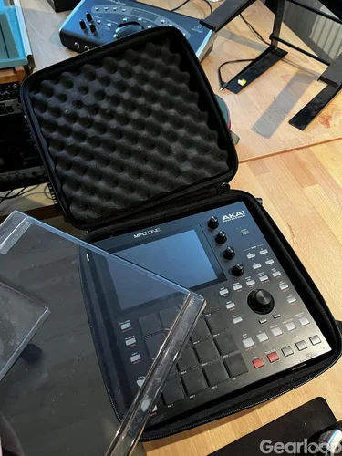 Mpc One m. Case och lock