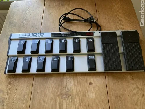 Behringer FCB1010 - midipedal