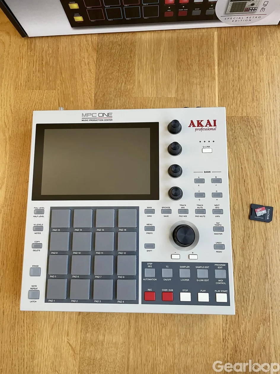 Akai MPC One Retro Edition (Nyskick) + SD-kort - bild 3