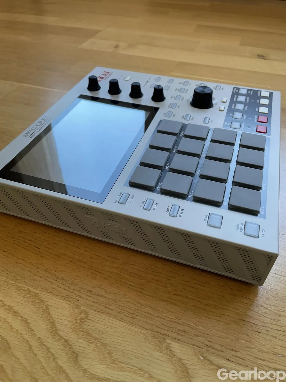 Akai MPC One Retro Edition (Nyskick) + SD-kort - bild 5