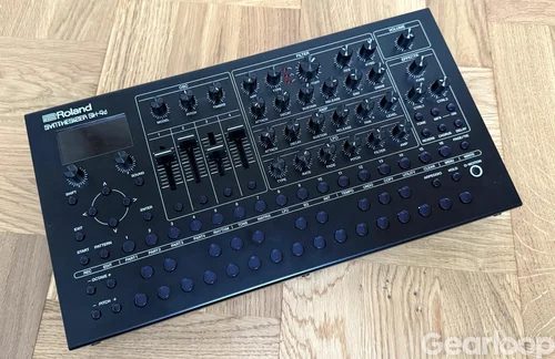 Roland SH-4D - Massor med portabelt kul i toppskick