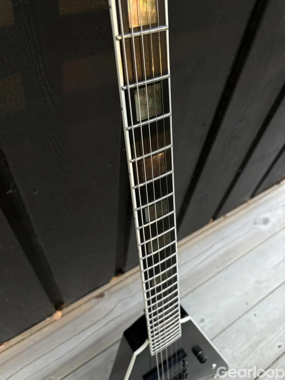 SGT Doom Super VEE - custombyggd grym gitarr - bild 3