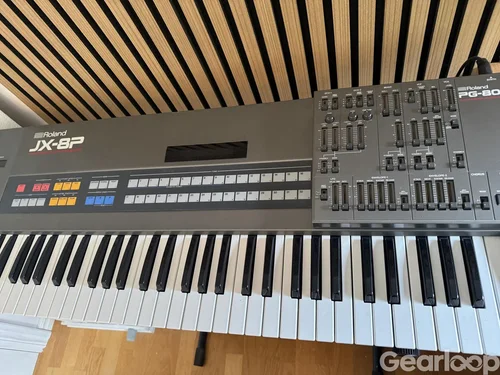 Roland JX-8P med PG-800 programmer