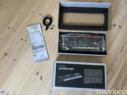 Roland JU-06A