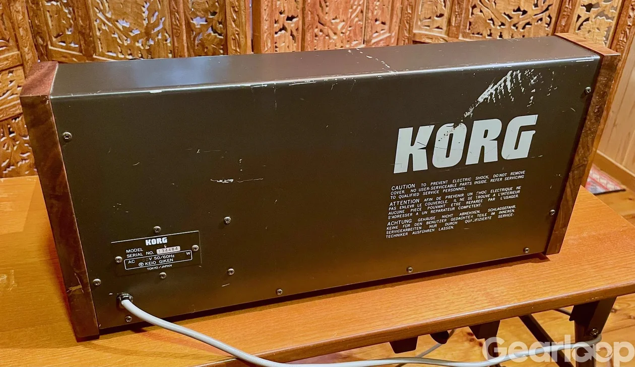 Korg MS-10 med valnötssidor och case - bild 2