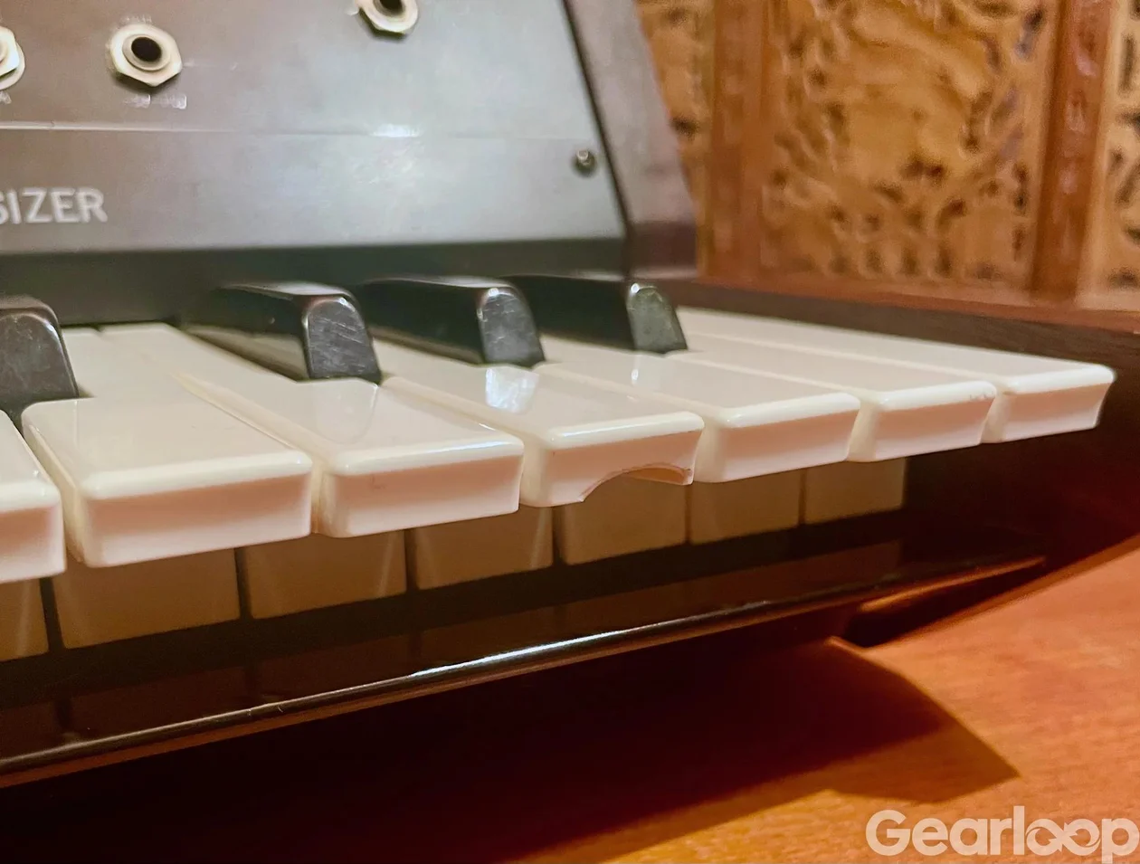 Korg MS-10 med valnötssidor och case - bild 3