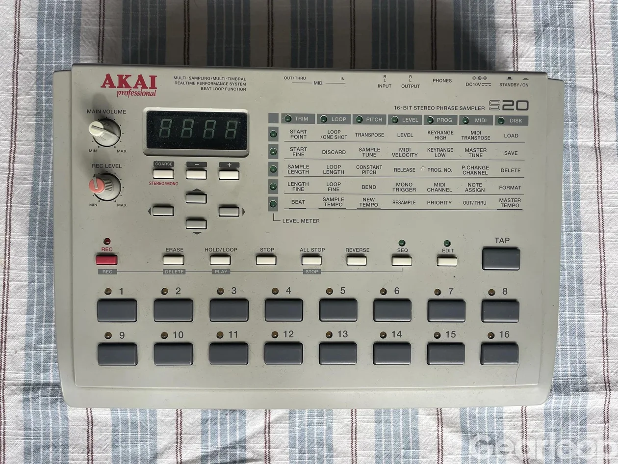 Akai S20 - bild 2