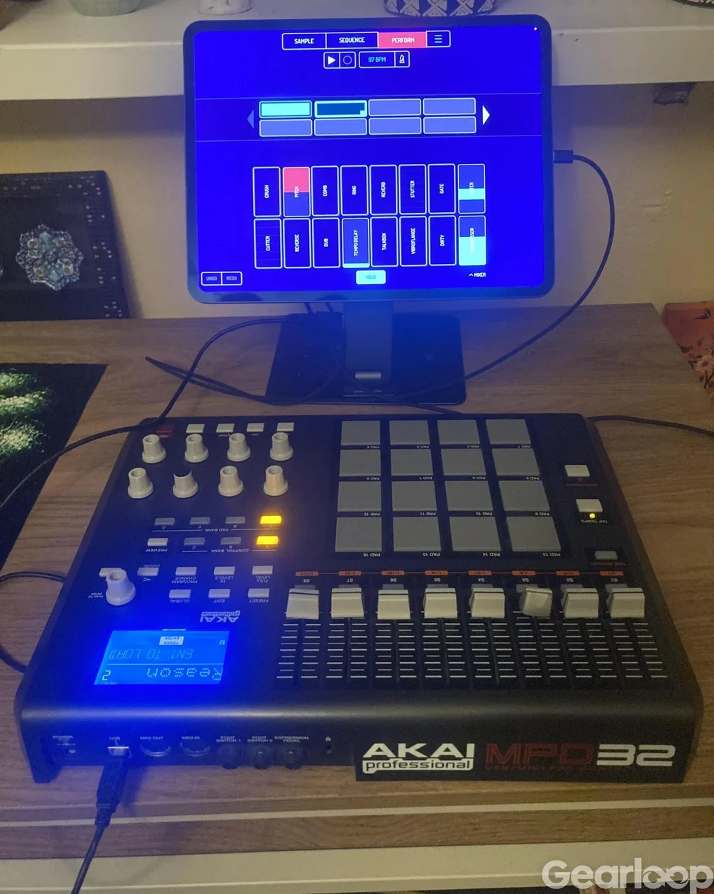 Akai Pro MPD32 USB MIDI pad controller - bild 1