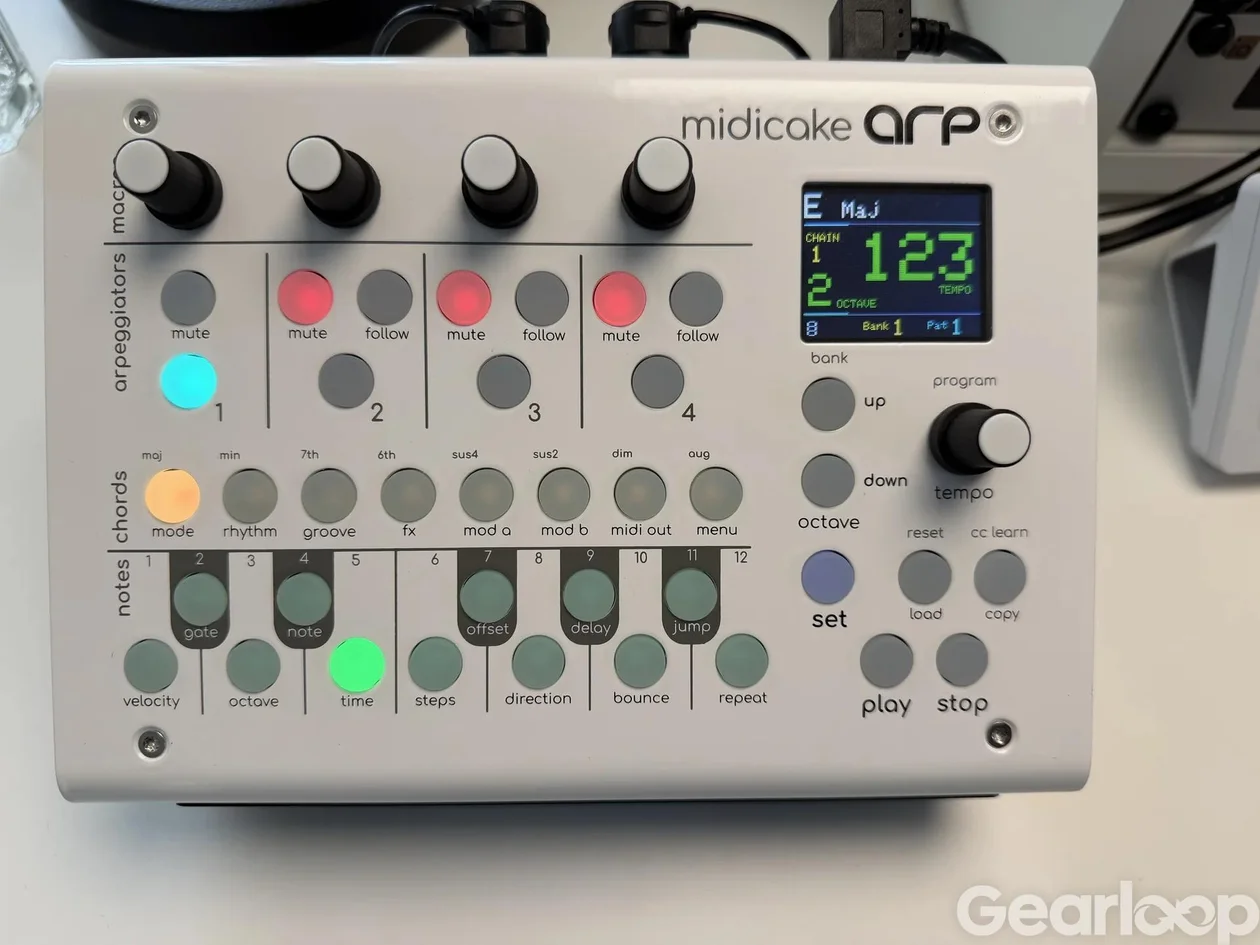 MIDICAKE ARP White – 4-spårs MIDI-arpeggiator/sequencer - bild 1