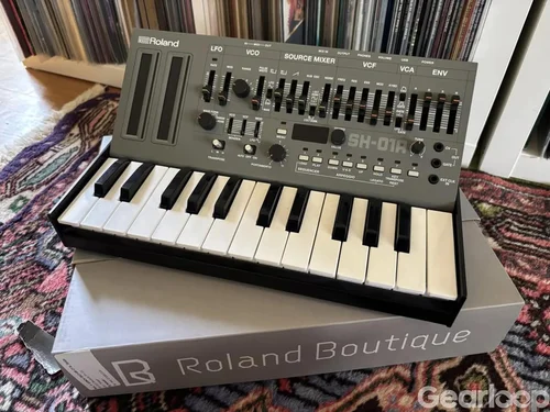 Roland Boutique SH01A med K25M