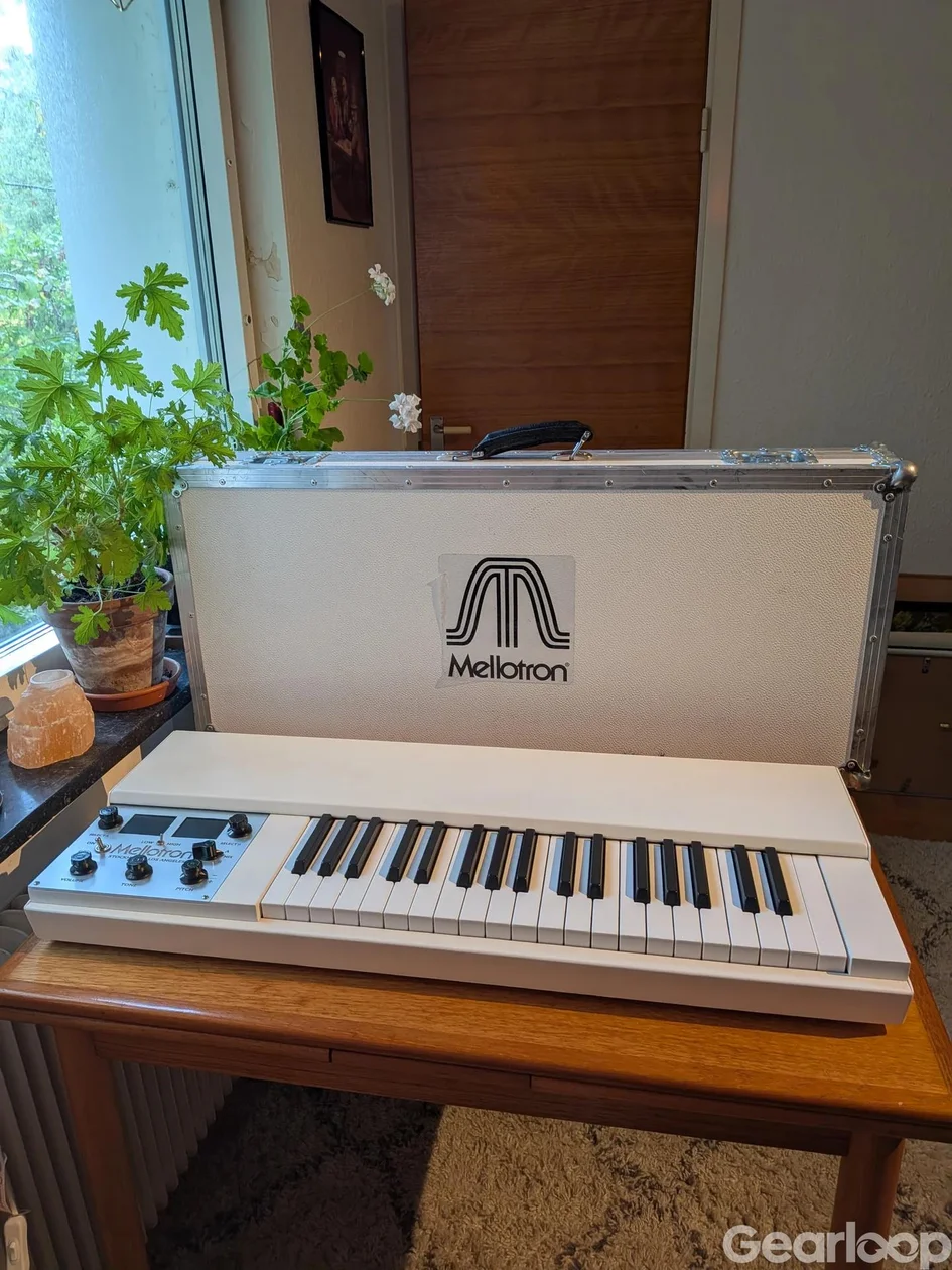 Mellotron M4000D Mini med flightcase - bild 2