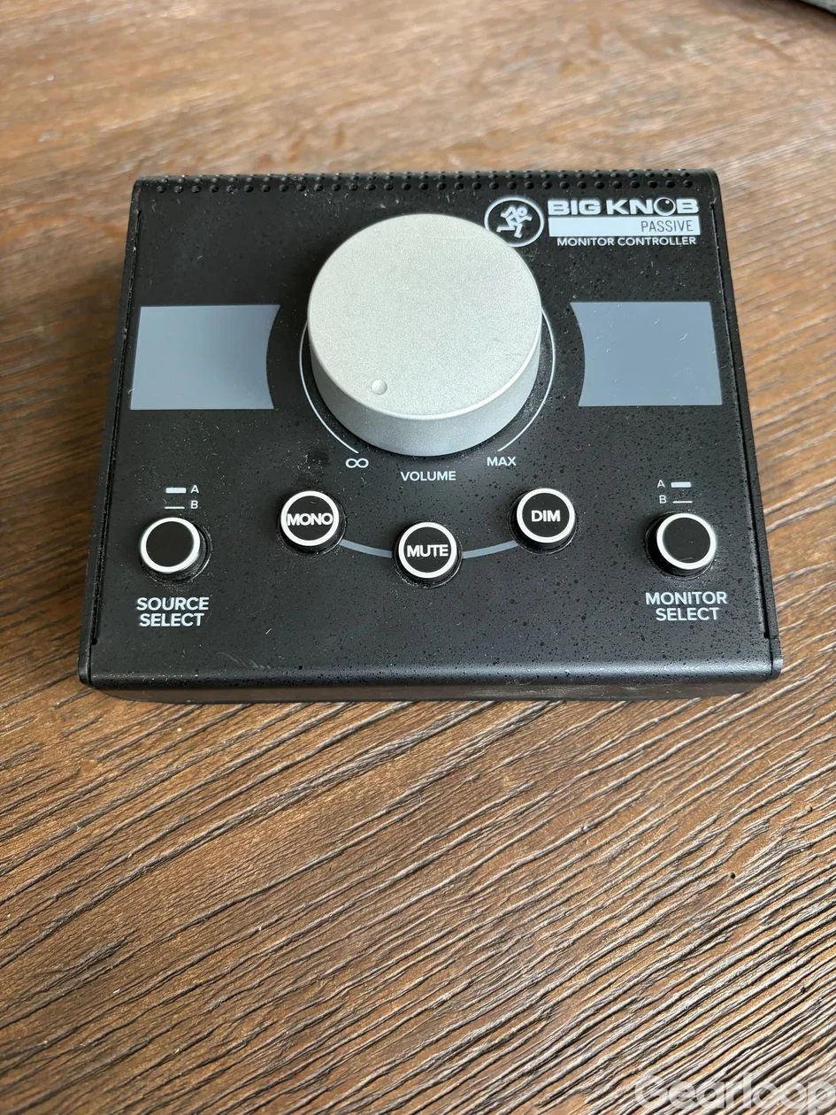 Studiorensning, allt funkar rackmodulerna har spår av montering - bild 2