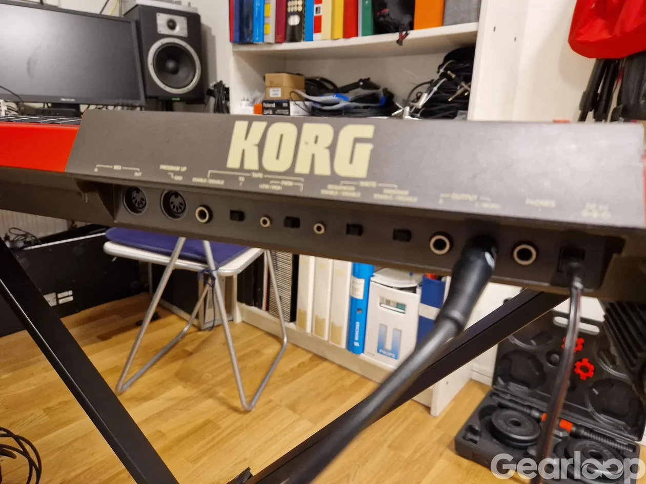 Korg Poly-800 Synthesizer - bild 3