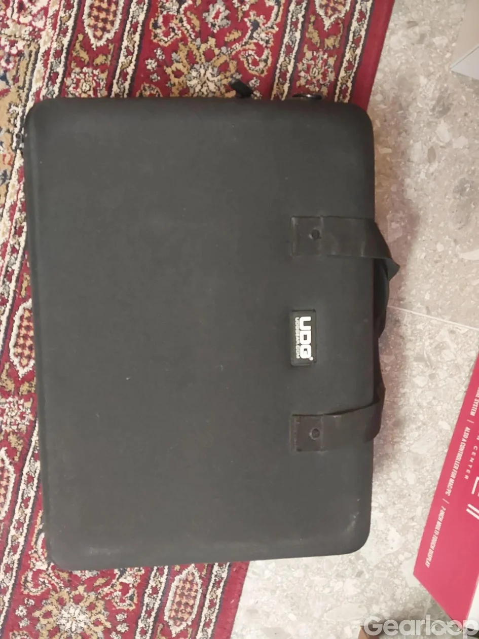Akai MPC Live II + 512GB SSD + Decksaver + UDG väska - bild 2