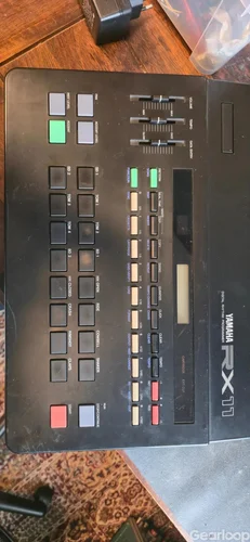 Yamaha RX11 Trummaskin