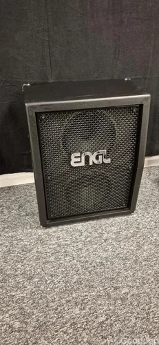 ENGL 212 Pro Cabinett