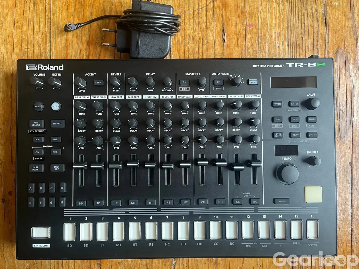 Roland TR-8S Trummaskin - bild 1