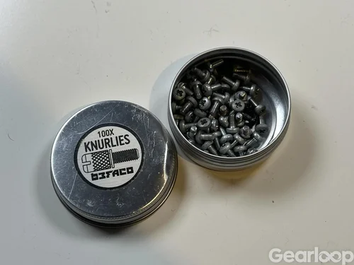 Skrivar i Knurlies ask