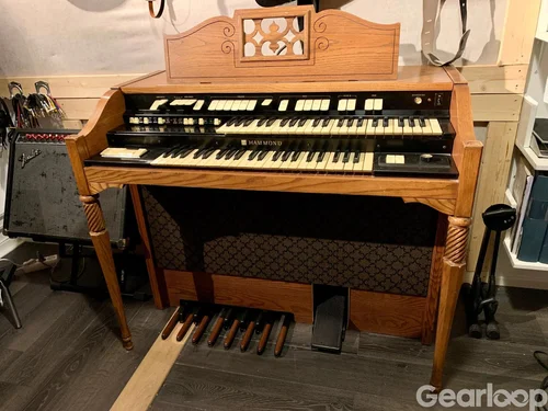 Hammond Orgel med inbyggt Leslie