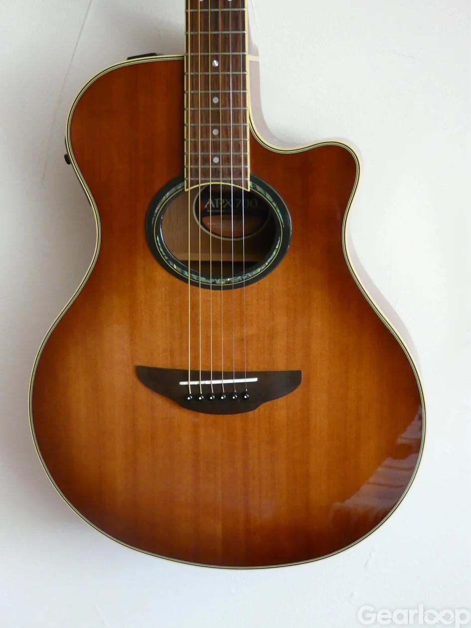 Yamaha APX700 - bild 2
