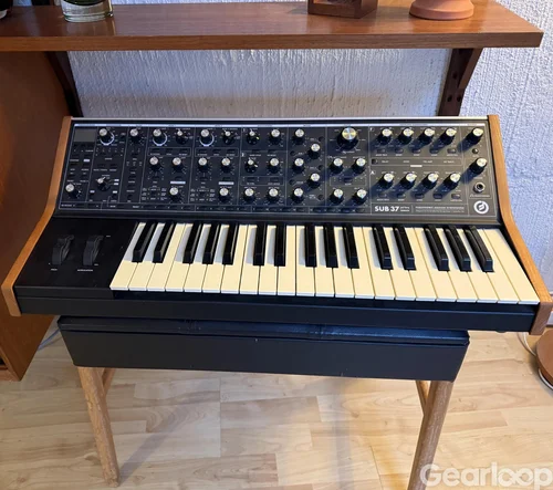 Moog Sub 37