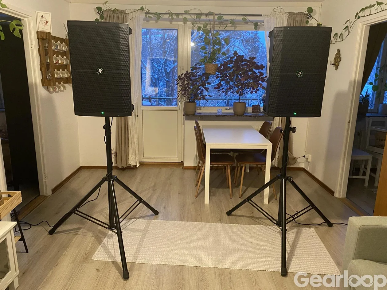 2 st Mackie Thump 215XT + skyddsväskor - bild 1