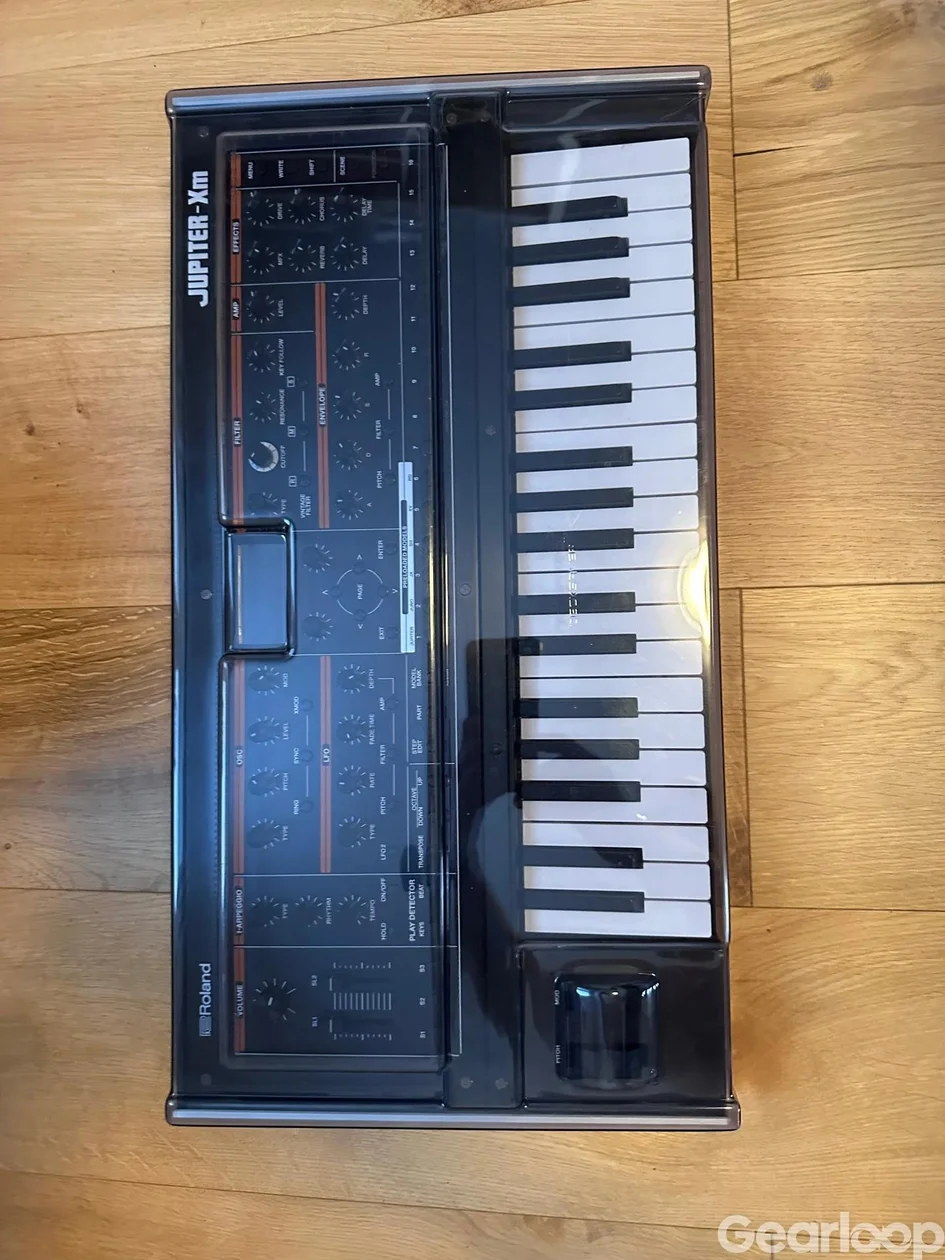 Roland Jupiter XM med decksaver och original Roland väska - bild 3