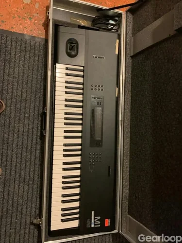 Synt Korg M1 med Flight case