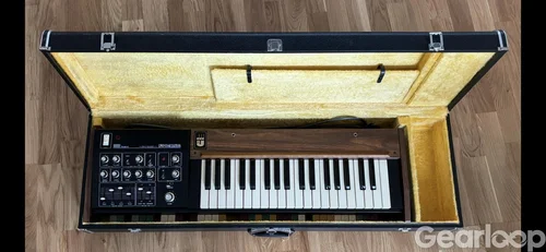 SH-1000 i väldigt bra skick. Inkl hard case.