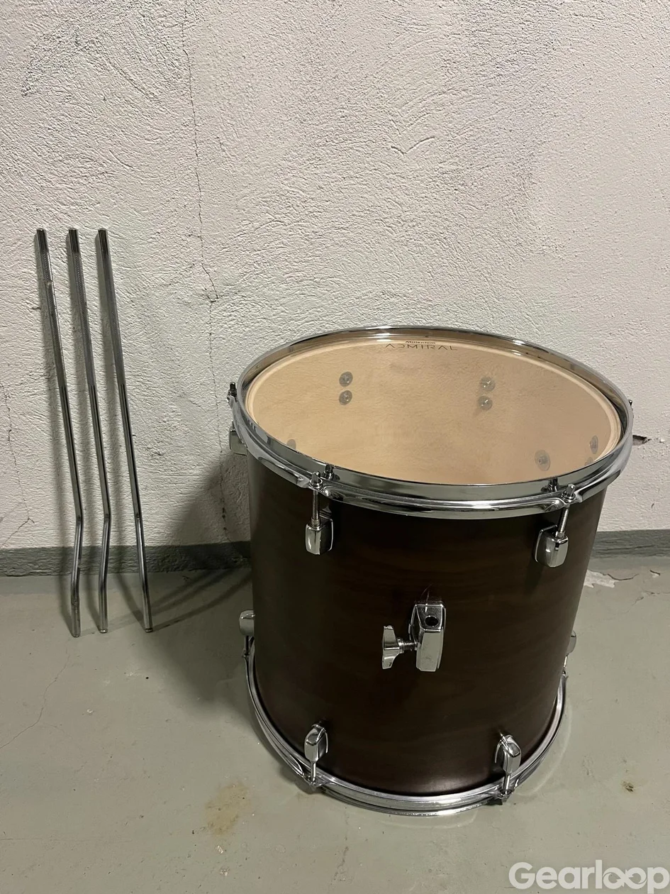 Trumset med virvel, golvpuka, baskagge, hi-hat och cymbal - bild 5
