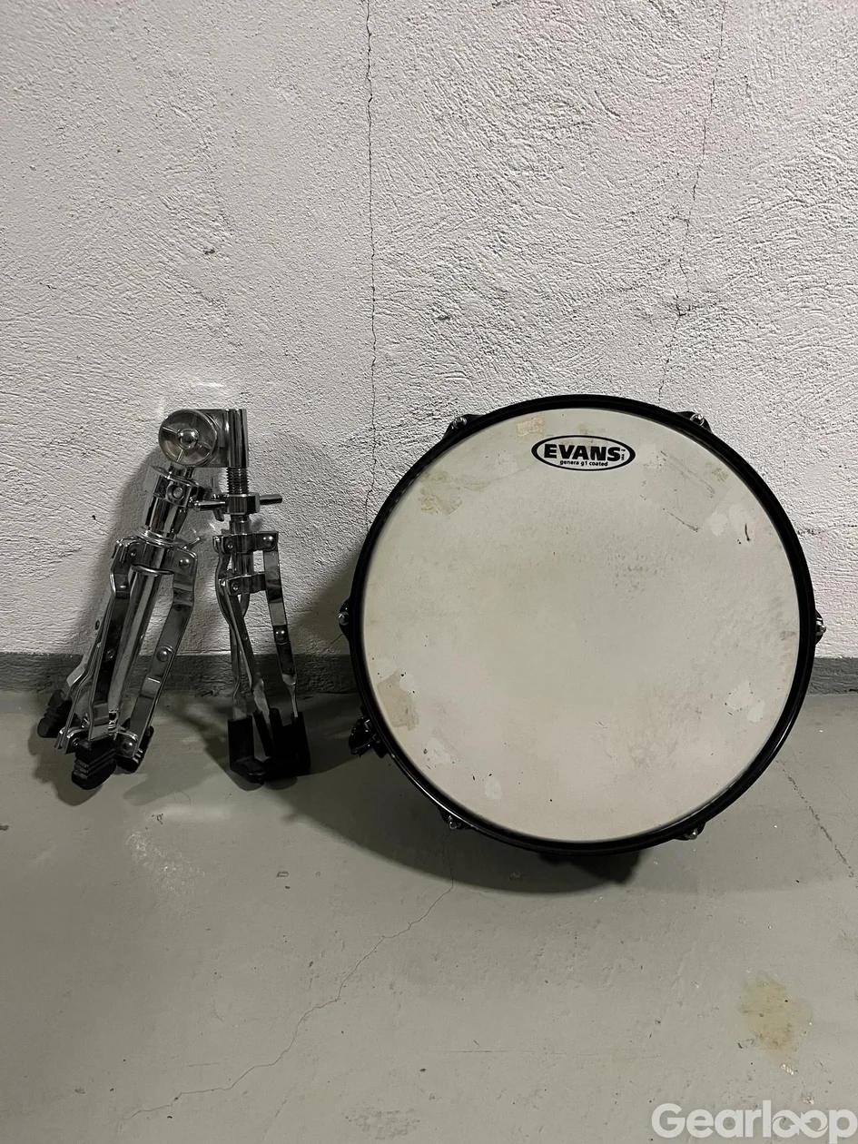 Trumset med virvel, golvpuka, baskagge, hi-hat och cymbal - bild 6
