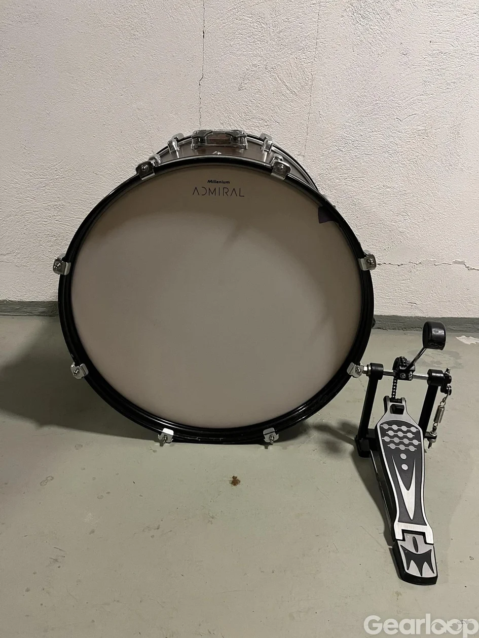 Trumset med virvel, golvpuka, baskagge, hi-hat och cymbal - bild 8