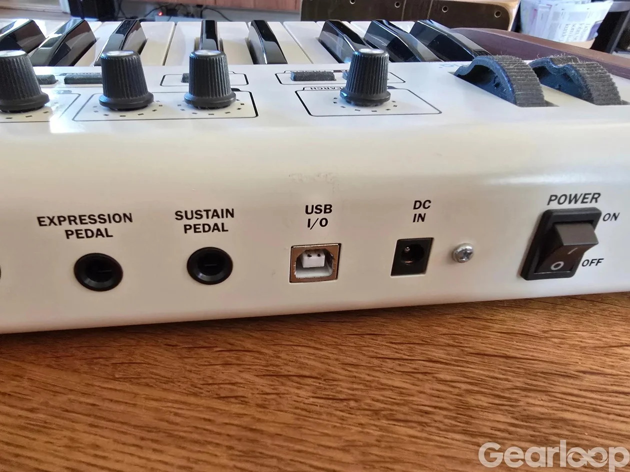 Arturia cool midi keyboard med träsidor - bild 2